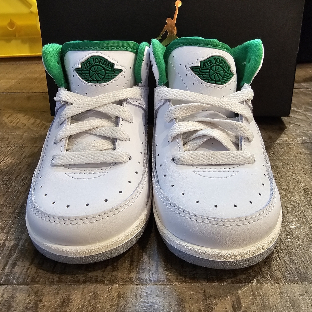 NWT Jordan 2 Retro Size 5C - Picture 3 of 5